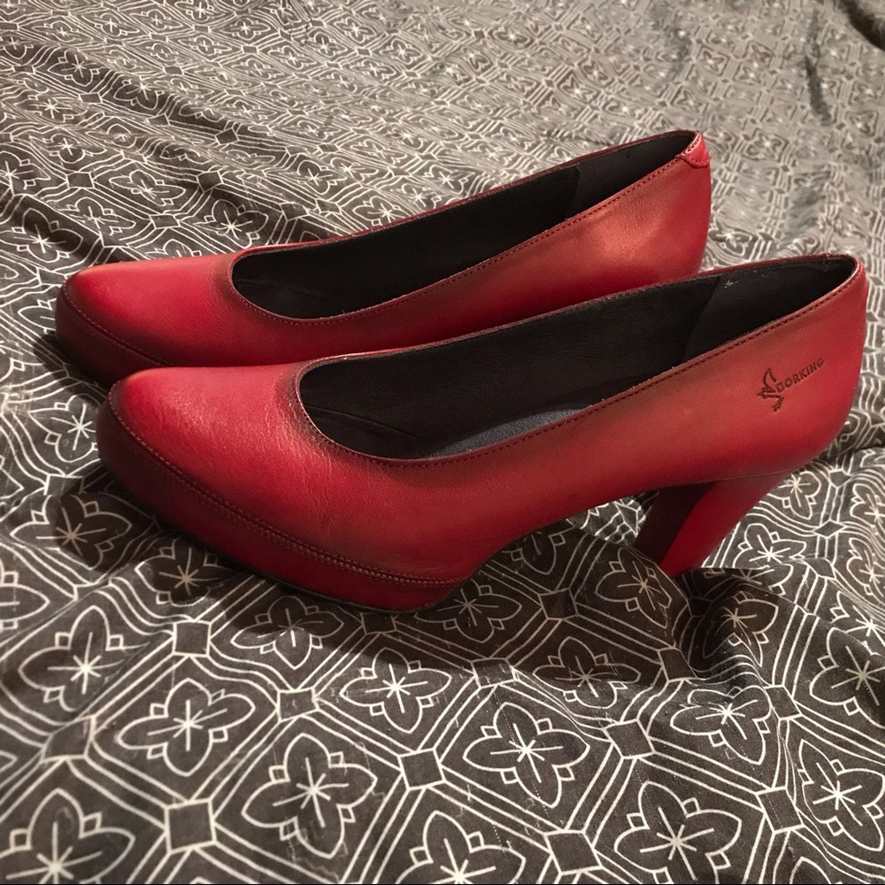 Dorking size 7 heels never worn